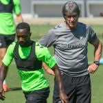 Entrenamiento del Betis previo a la final Liga Conferencia ante el Chelsea