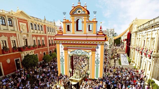 Recreación de la portada más próxima a la calle Sierpes, inspirada en la capilla de Los Marineros de la hermandad de la Esperanza de Triana