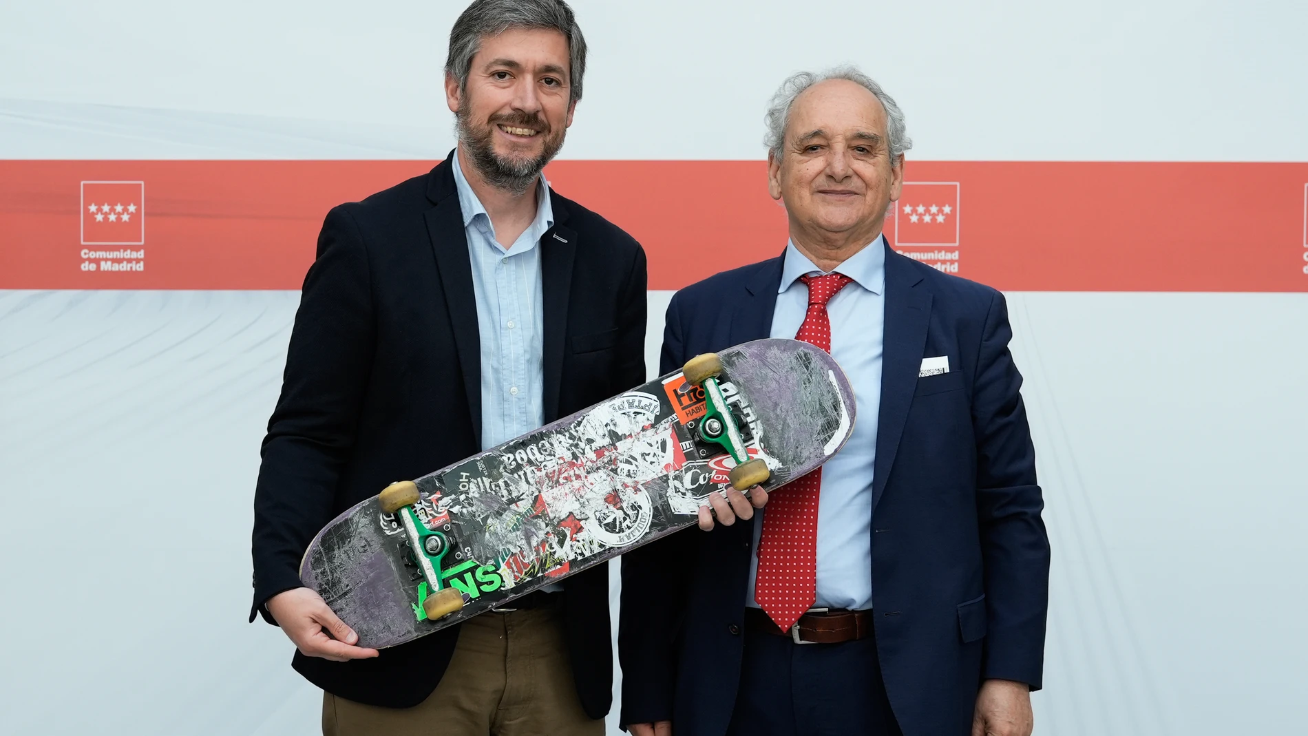 Madrid recibe el monopatín de Ignacio Echeverría para exponerlo en el Centro Memorial de Víctimas del Terrorismo