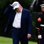 El presidente de EE. UU., Donald Trump, regresa a la Casa Blanca el fin de semana del Día de los Caídos