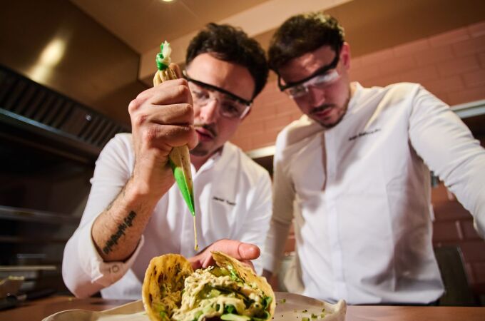 Javi Sanz y Juan Sahuquillo están detrás de la nueva colaboración de Mómö