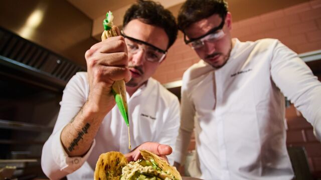 Javi Sanz y Juan Sahuquillo están detrás de la nueva colaboración de Mómö