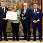 La Reina Sofía recibe en audiencia a una representación de la Fundación Obra Social de Castilla y León (FUNDOS)
