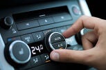 El sencillo truco para limpiar el aire acondicionado del coche ante la llegada del calor