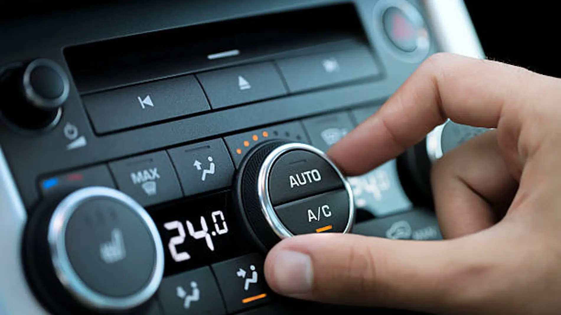 El sencillo truco para limpiar el aire acondicionado del coche ante la llegada del calor
