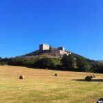 Así es el impresionante castillo medieval de Cantabria donde dicen que vive un espíritu