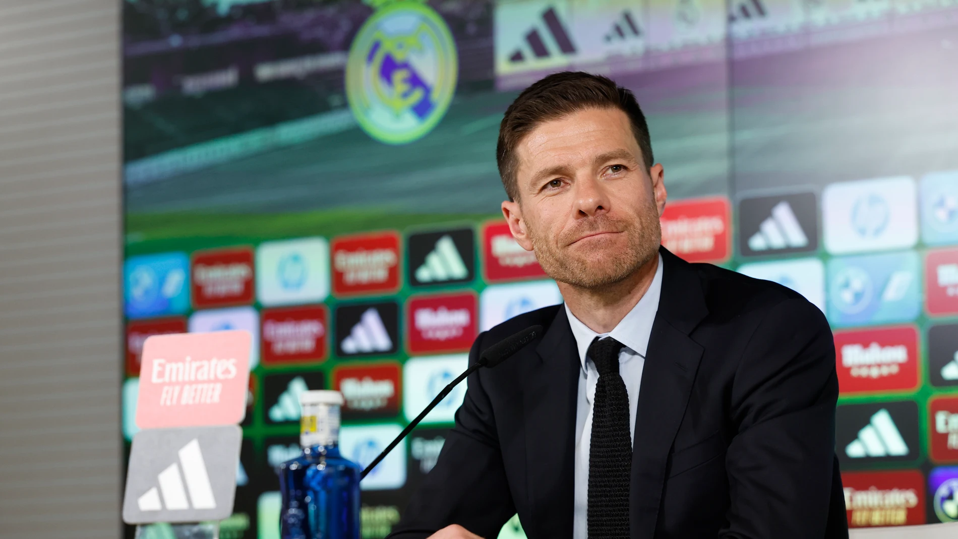 MADRID, 26/05/2025.- El exjugador del Real Madrid Xabi Alonso es presentado como nuevo entrenador del equipo este lunes en Madrid. EFE/Chema Moya