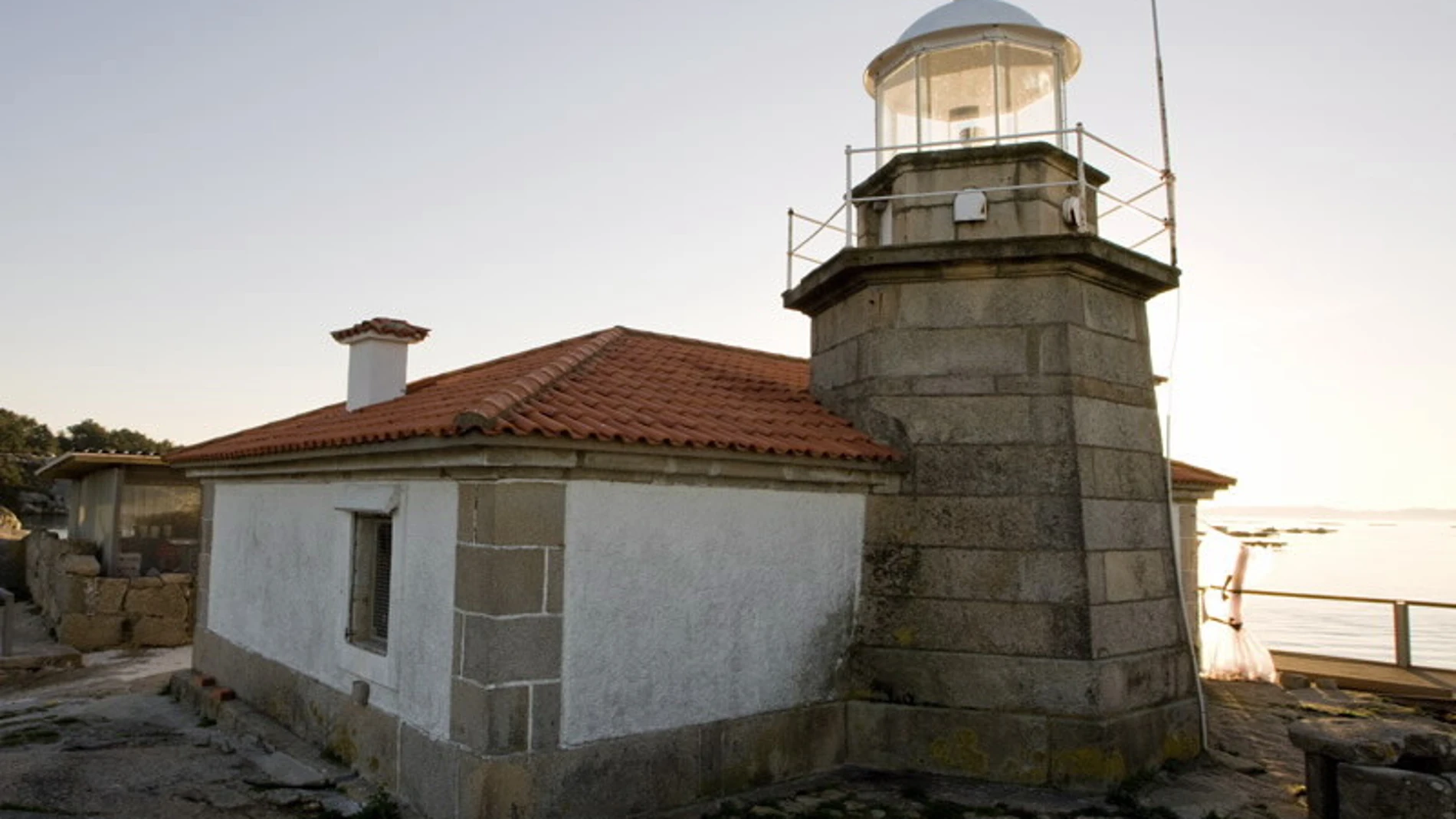 Así es el faro que vigila la Illa de Arousa