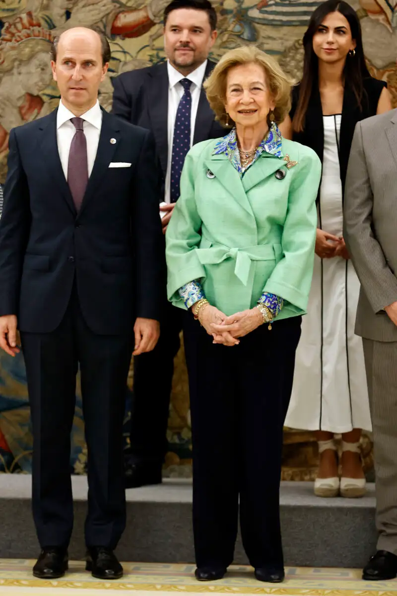 La reina Sofía recibe en audiencia a una representación de la Universidad Camilo José Cela
