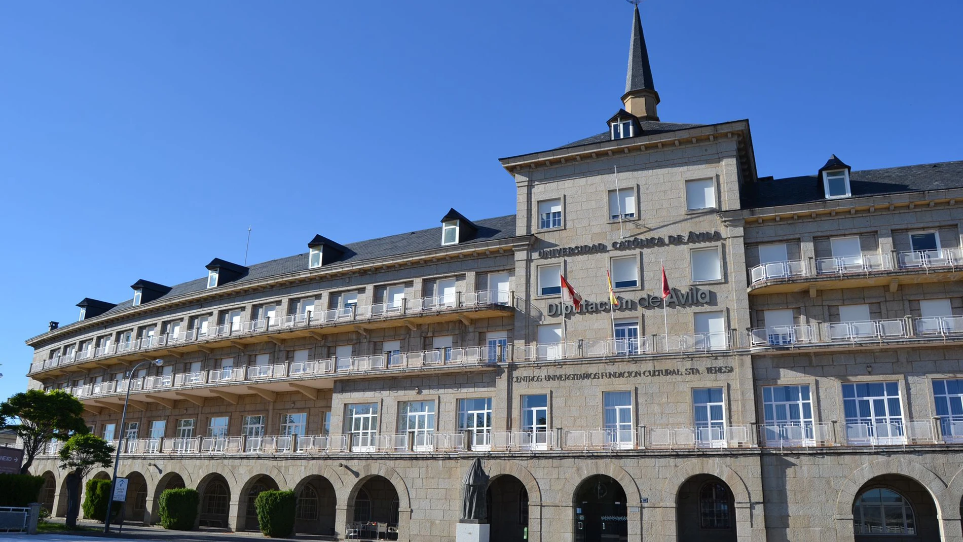 Fachada de la Universidad Católica de Ávila