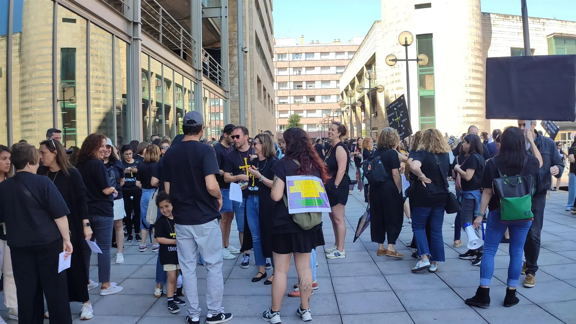ASTURIAS.-Los sindicatos de enseñanza se unen para convocar una "manifestación histórica" este domingo y huelga indefinida