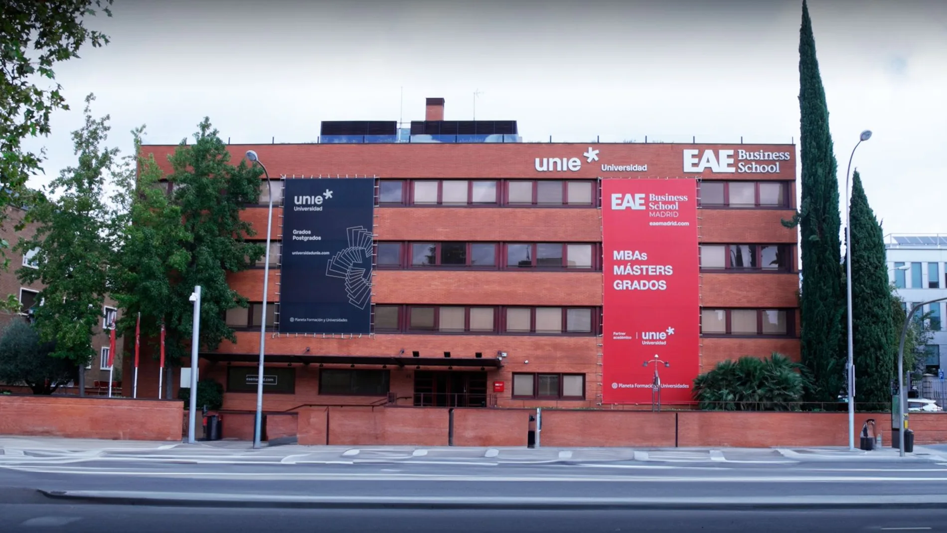 Fachada de uno de los edificios de EAE Madrid