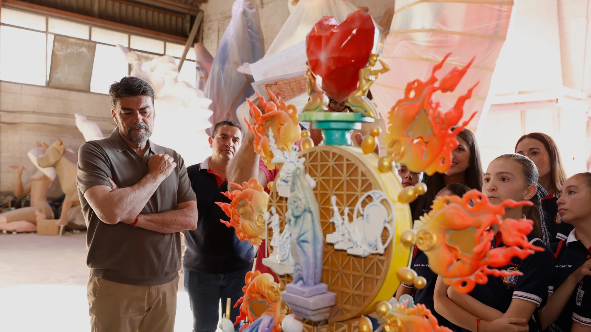 La hoguera oficial adulta se titula Identidad y es obra del artista Pedro Espadero