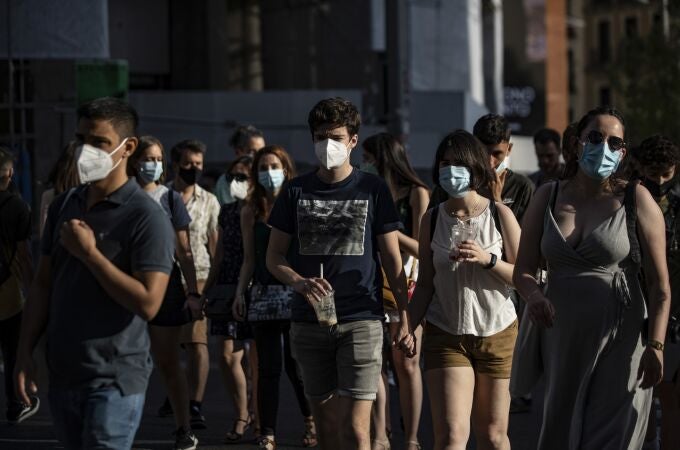 El SARS-CoV-2 surgió en China, pero sus variantes en India, Europa y África causando sucesivas olas en todo el mundo