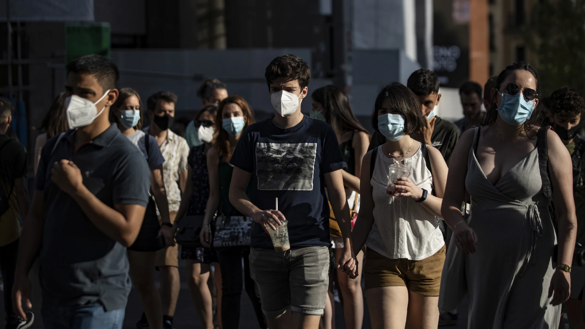 El SARS-CoV-2 surgió en China, pero sus variantes en India, Europa y África causando sucesivas olas en todo el mundo