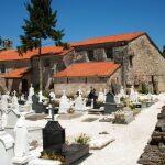 Así es el templo gallego donde las lápidas cuentan la historia