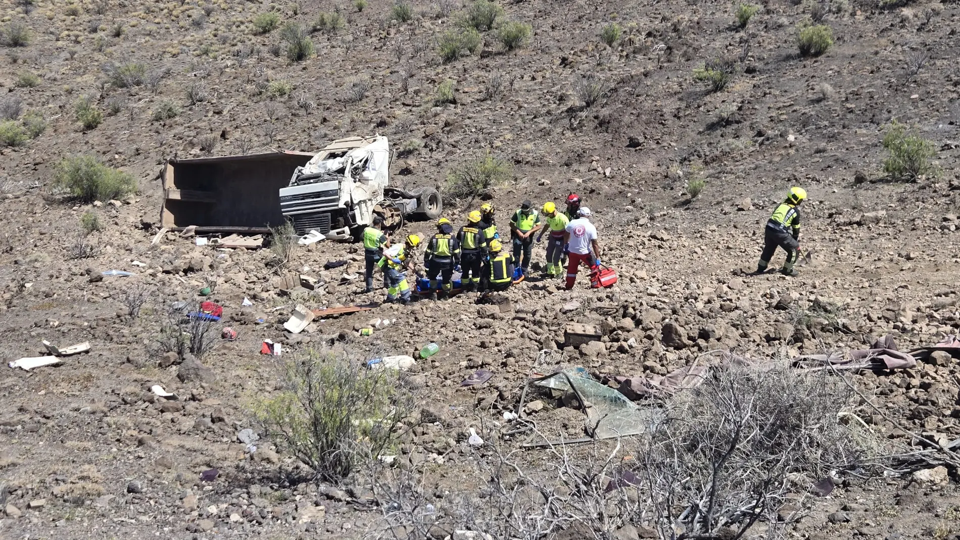Grave accidente en Gran Canaria: un camionero herido tras caer por un desnivel de 15 metros