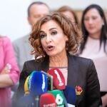 La vicepresidenta primera del Gobierno, María Jesús Montero, en el Parlamento andaluz