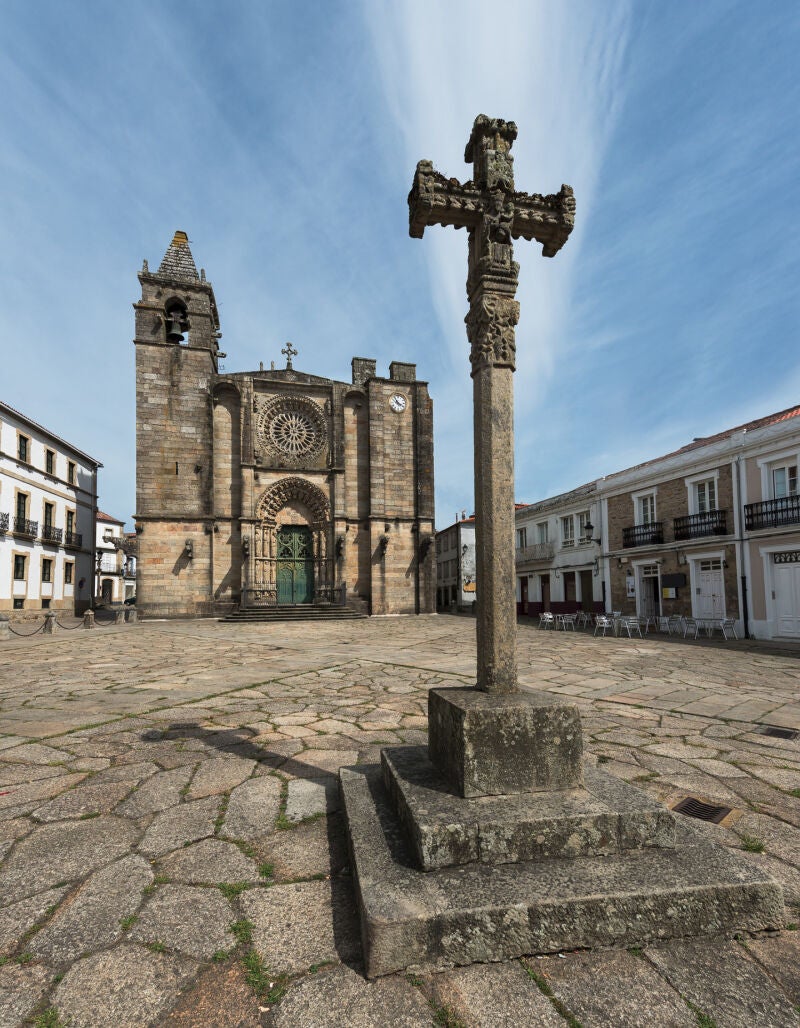 Así es el templo gallego donde las lápidas cuentan la historia