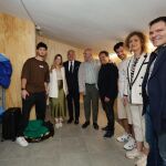 El alcalde de Valladolid, Jesús Julio Carnero, visita el nuevo albergue, junto al delegado Nicanor Sen, la concejala Carolina del Bosque, Eusebio Sacristán y Alberto López Moreno, entre otros