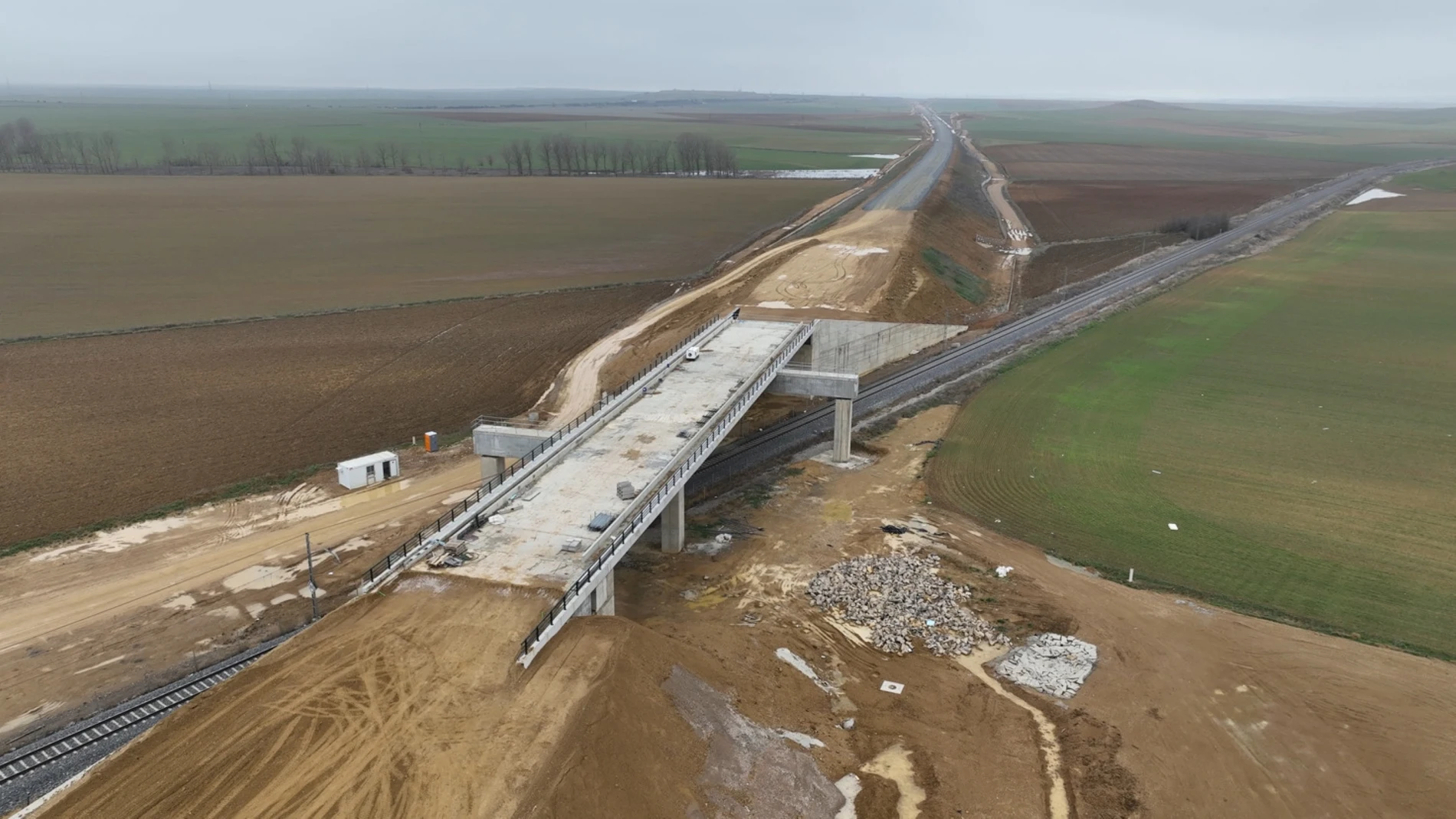 Imagen de la construcción de una línea de AVE