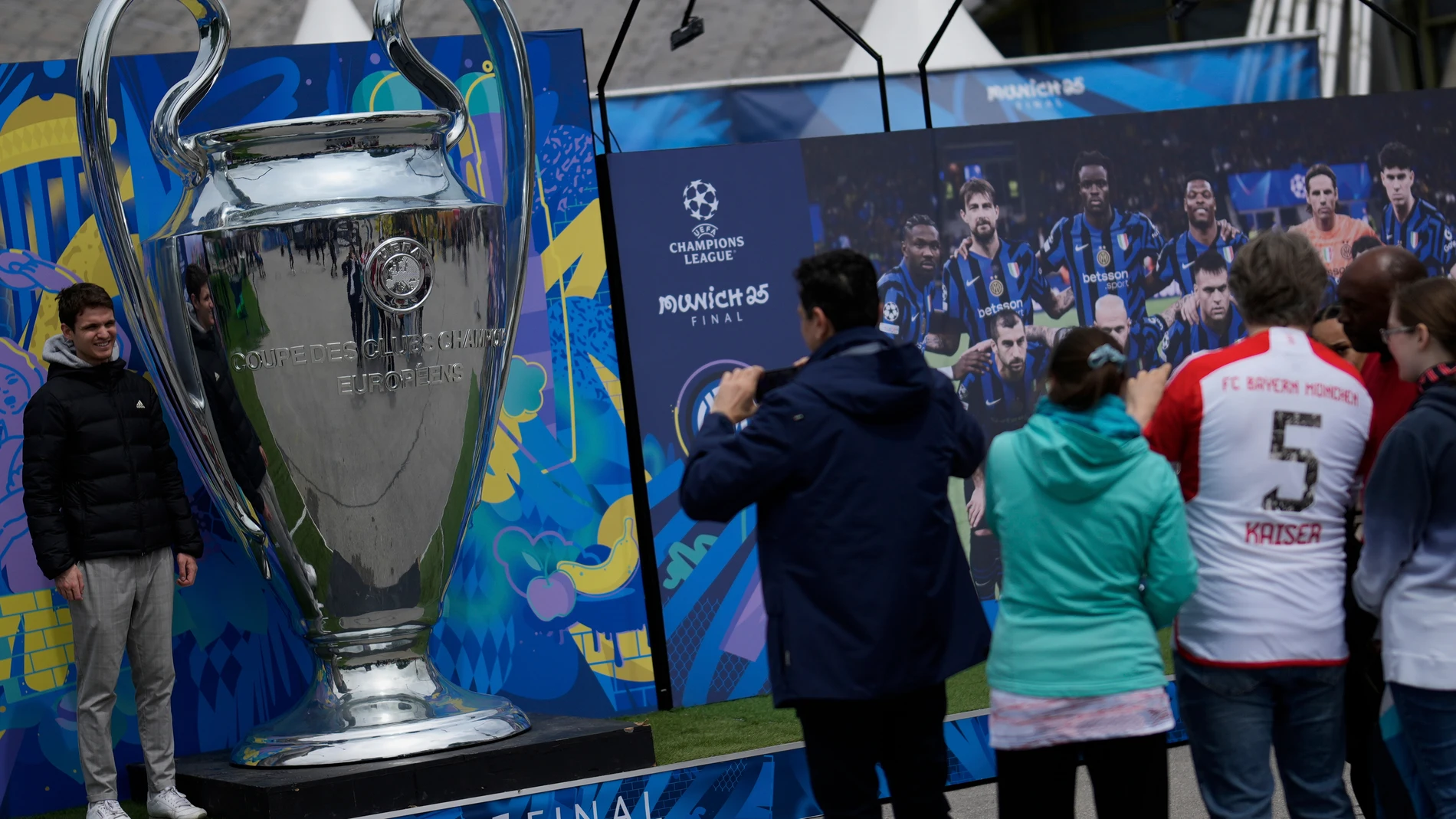 Aficionados en la "fan zone" de la final de la Champions