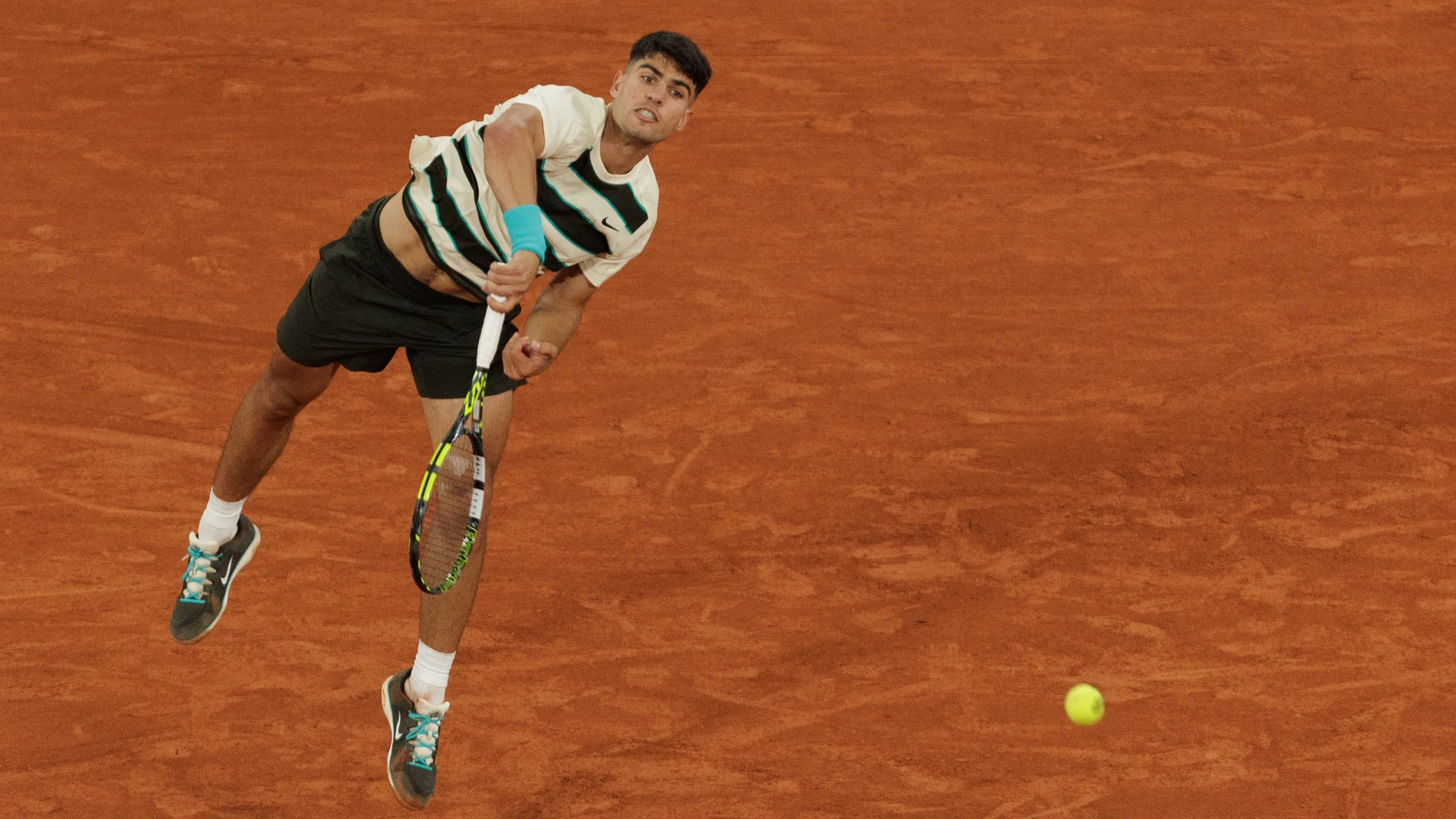 Carlos Alcaraz of Spain during the Roland-Garros 2025, French Open, Grand Slam tennis tournament on 28 May 2025 at Roland-Garros stadium in Paris, France - Photo Tnani Badreddine / DPPIAFP7 28/05/2025 ONLY FOR USE IN SPAIN