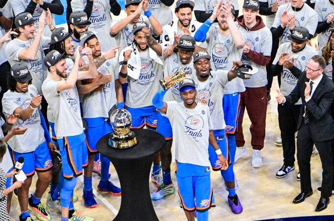Shai Gilgeous-Alexander, con el trofeo de MVP de la final de la Conferencia Oeste