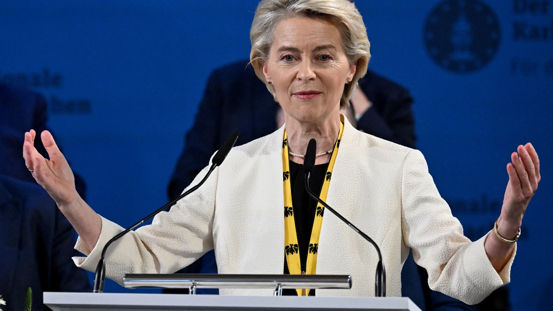 29 May 2025, North Rhine-Westphalia, Aachen: Ursula von der Leyen, President of the European Commission, speaks after receiving the International Charlemagne Prize at City Hall. Von der Leyen was honored because, as the "strong voice of Europe in the world", she powerfully represents the interests of the EU and its friends. Photo: Federico Gambarini/dpa-Pool/dpa29/05/2025 ONLY FOR USE IN SPAIN