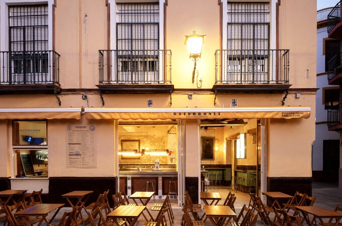 Baturrones, la cervecería marinera que aterriza en La Encarnación con alma de tapeo y espíritu de barrio 