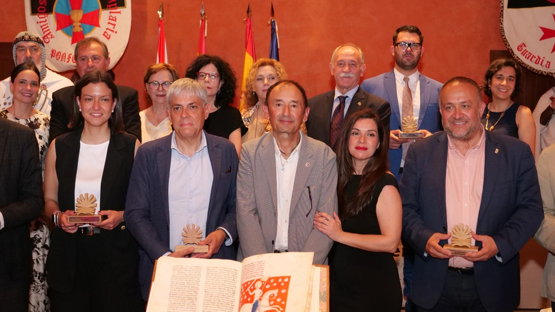 El escritor, ensayista y comisario de exposiciones José Tono Martínez recibe el Premio Internacional Aymeric Picaud de Divulgación del Camino de Santiago