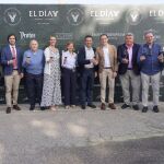 El presidente de la Diputación de Valladolid, Conrado Íscar, celebra el Día V, junto a los responsables de las bodegas y personalidades