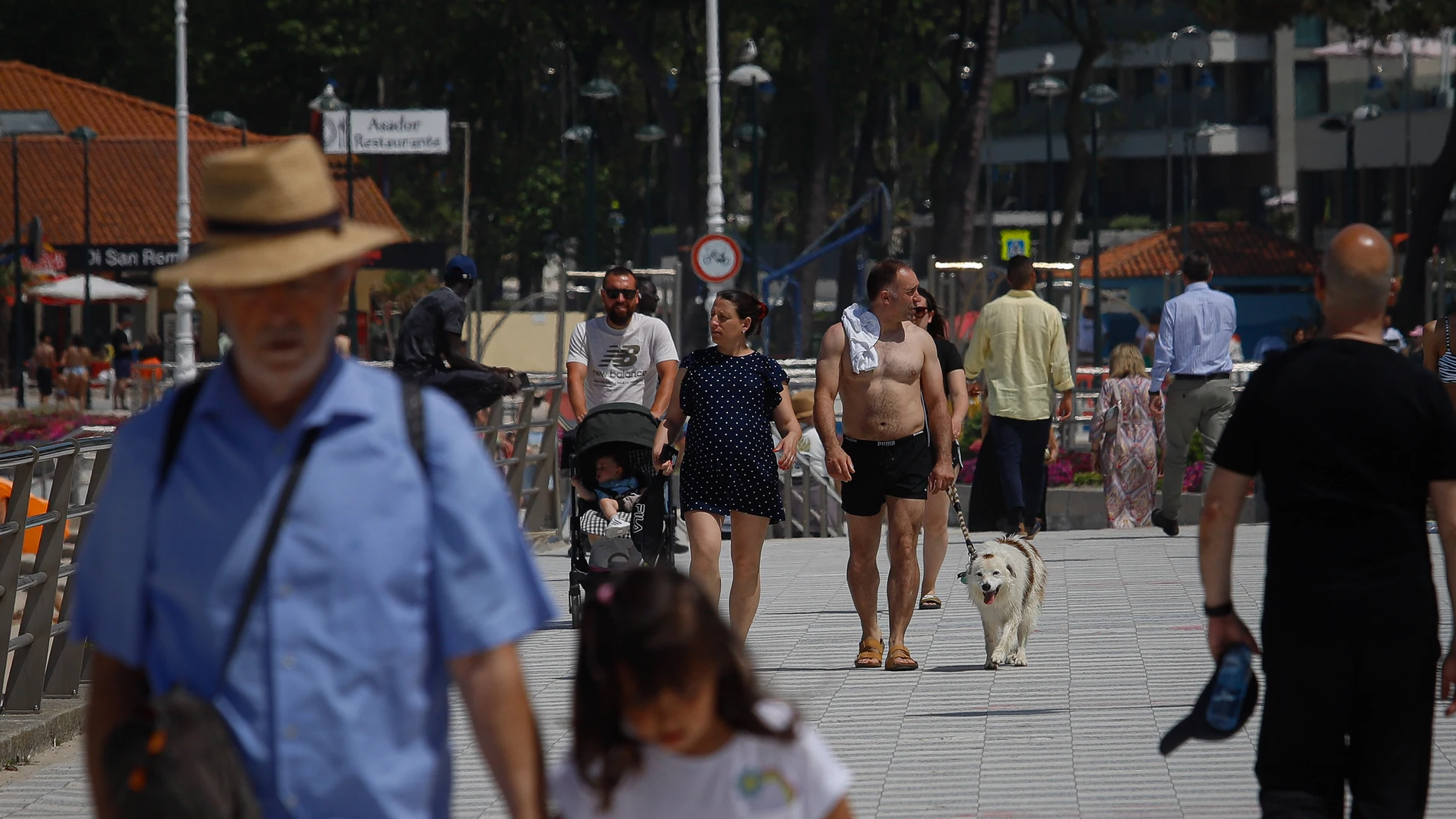 Varias personas en la playa de Samil, a 31 de mayo de 2025, en Vigo, Pontevedra, Galicia (España). 31 MAYO 2025;CALOR;RECURSOS;PLAYA Adrián Irago / Europa Press 31/05/2025