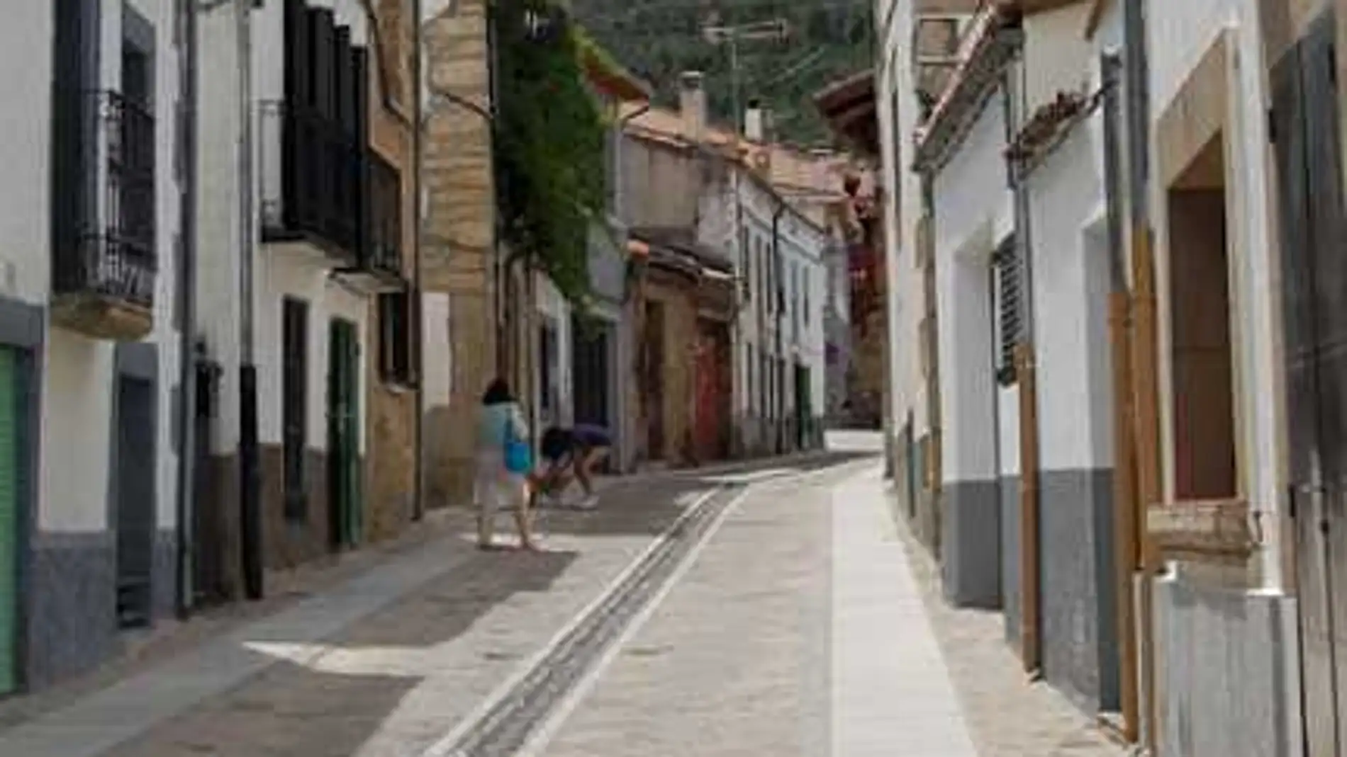 Calle Mayor de la localidad abulense de Bohoyo