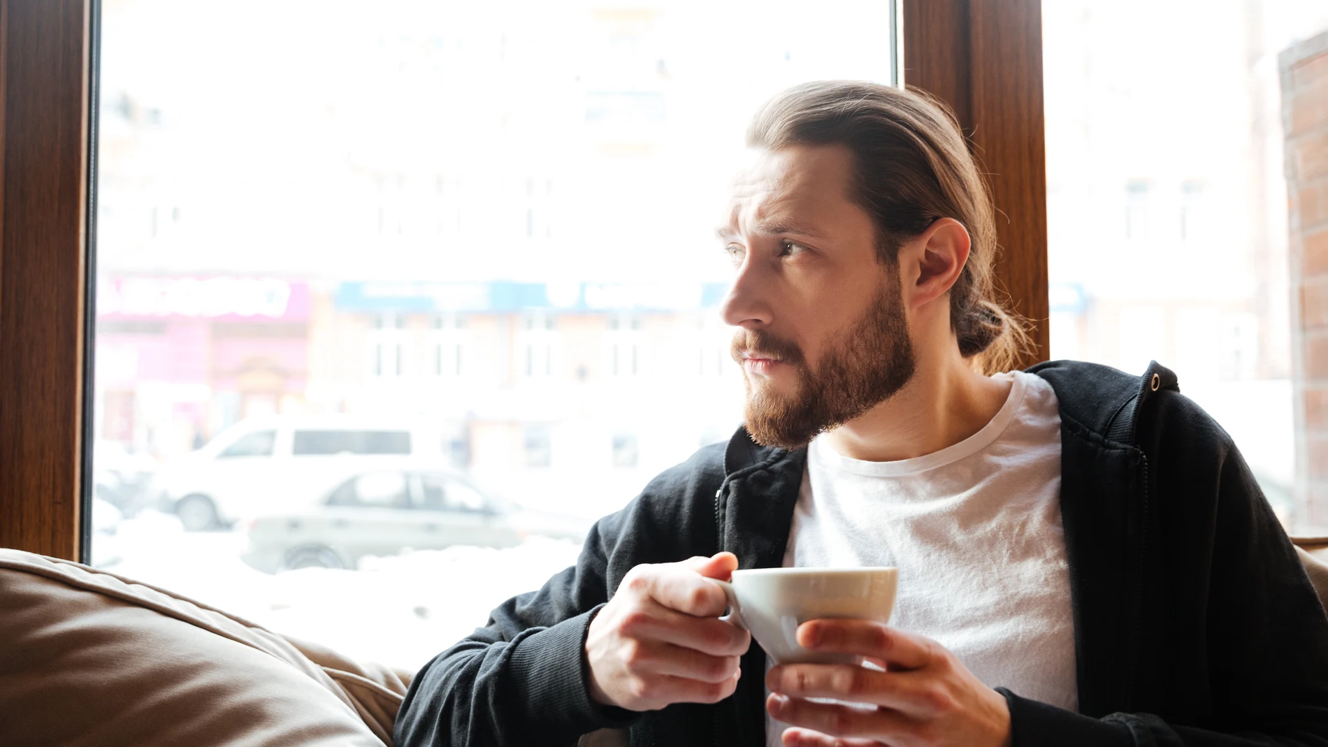 ¿Sueles hablar solo y en voz alta? Esto dice la psicología de ti