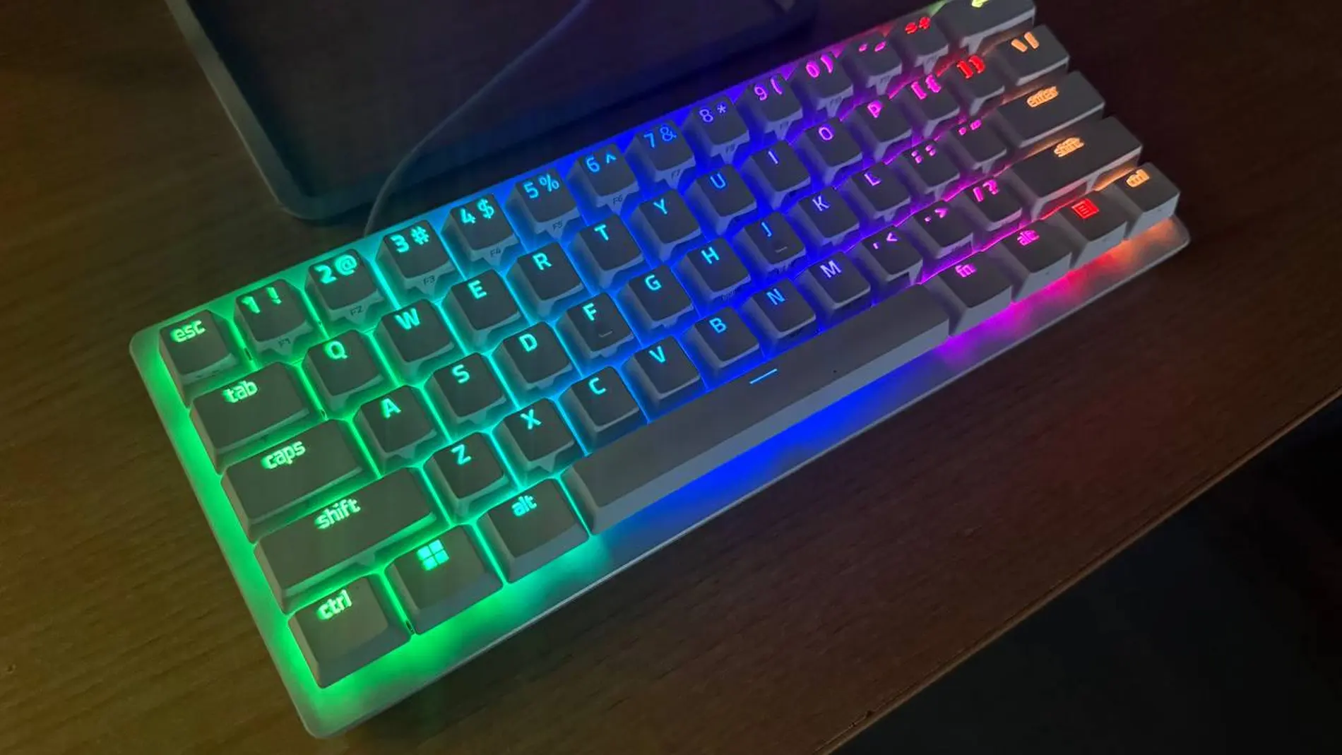 Un teclado mini pensado para grandes jugadores