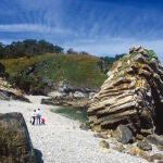 Esta es la cala escondida de Asturias con aguas cristalinas más bonita para bañarse