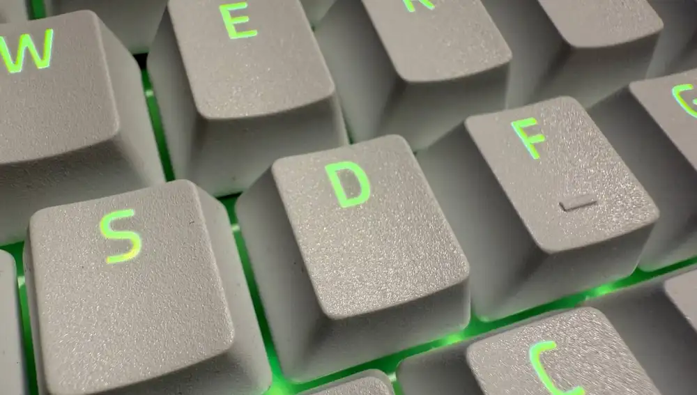 Es un teclado para jugar, para otras cosas no sirve