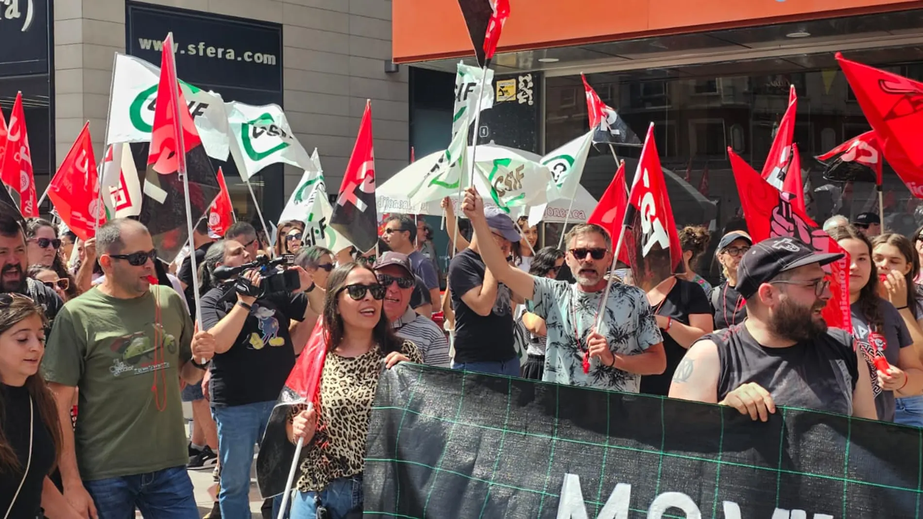 Manifestación en Ponferrada de rechazo al ERE de Teleperformance