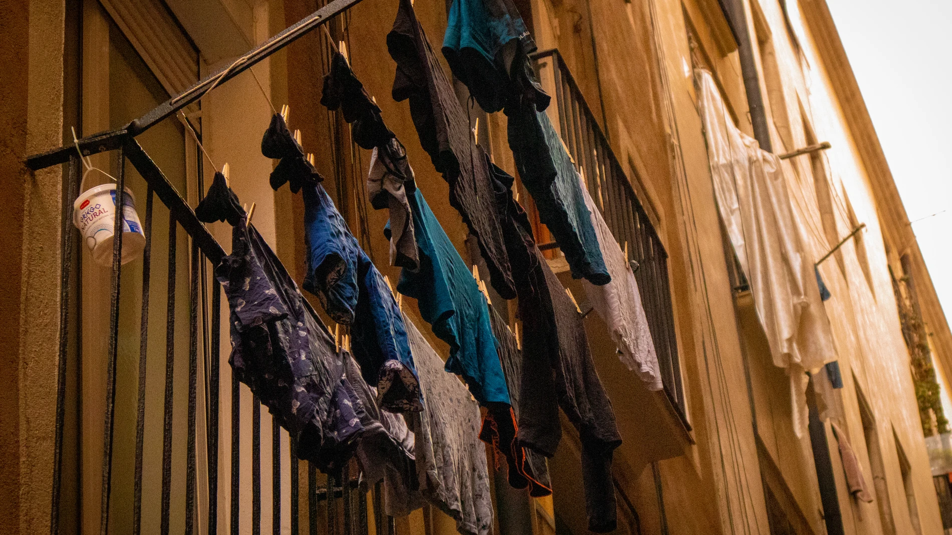 Ropa tendida en las calles del Born