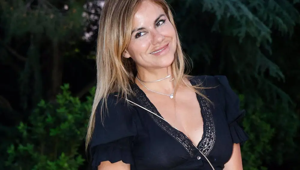 Mónica Hoyos entiende que Genoveva Casanova quiera estar en la boda de Cayetano Martínez de Irujo