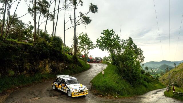 Sucesos.- Un coche del Rallye de Hoznayo se sale de la pista y alcanza a varias personas, ocho evacuadas