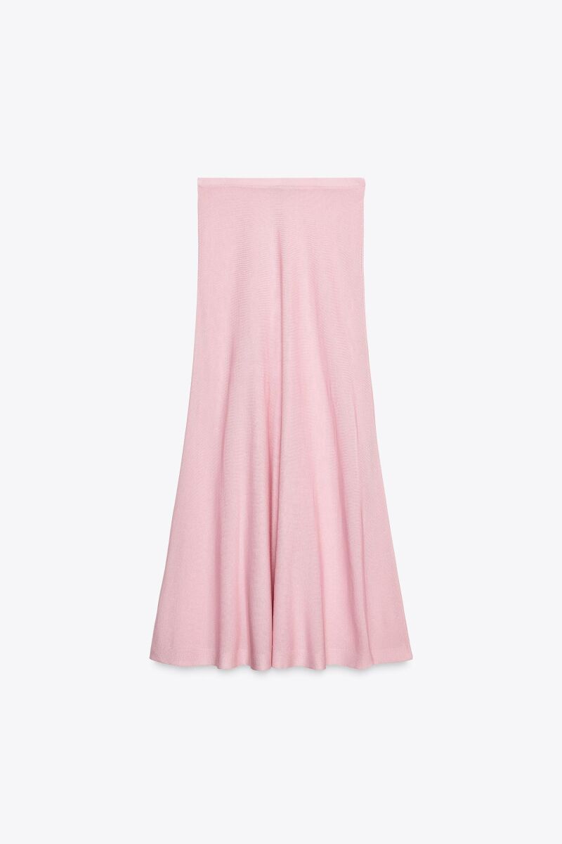 Falda en rosa empolvado.