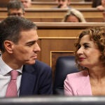 Pedro Sánchez y María Jesús Montero, en el Congreso