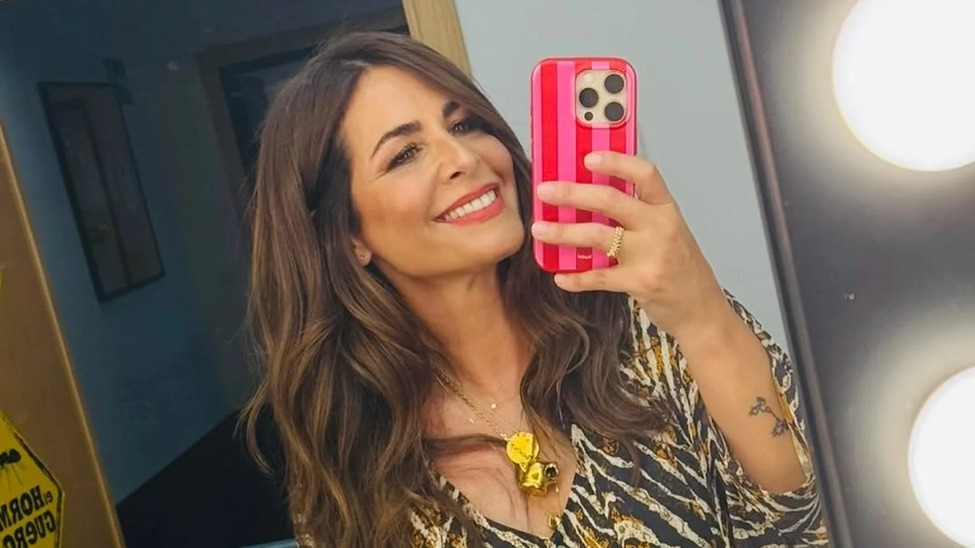 Nuria Roca con look de estampado animal.