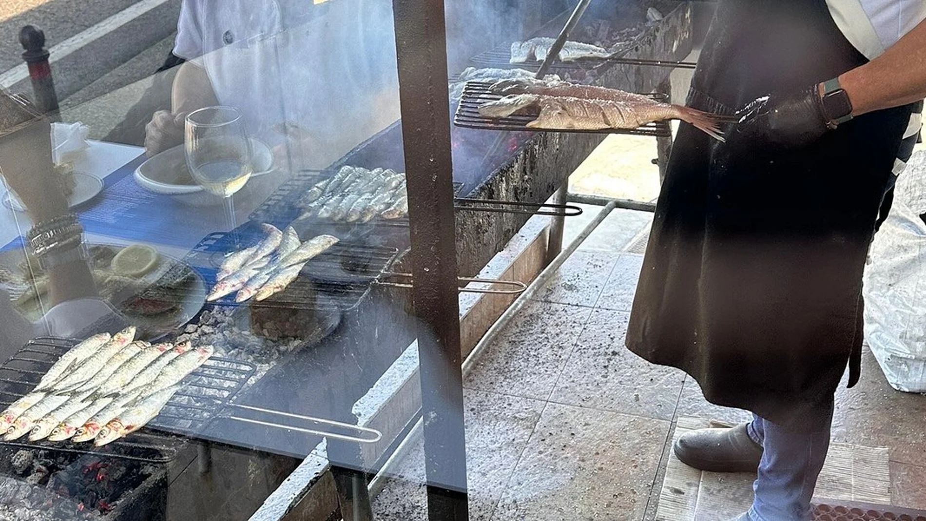 Este es el restaurante donde comer los mejores pescados a la parrilla mirando al mar y está en Cantabria