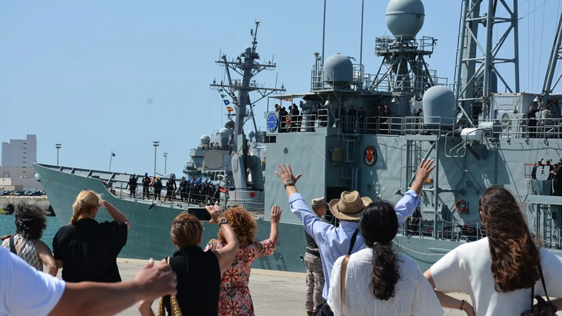 La fragata "Navarra", rumbo a la costa de Somalia para frenar a los piratas