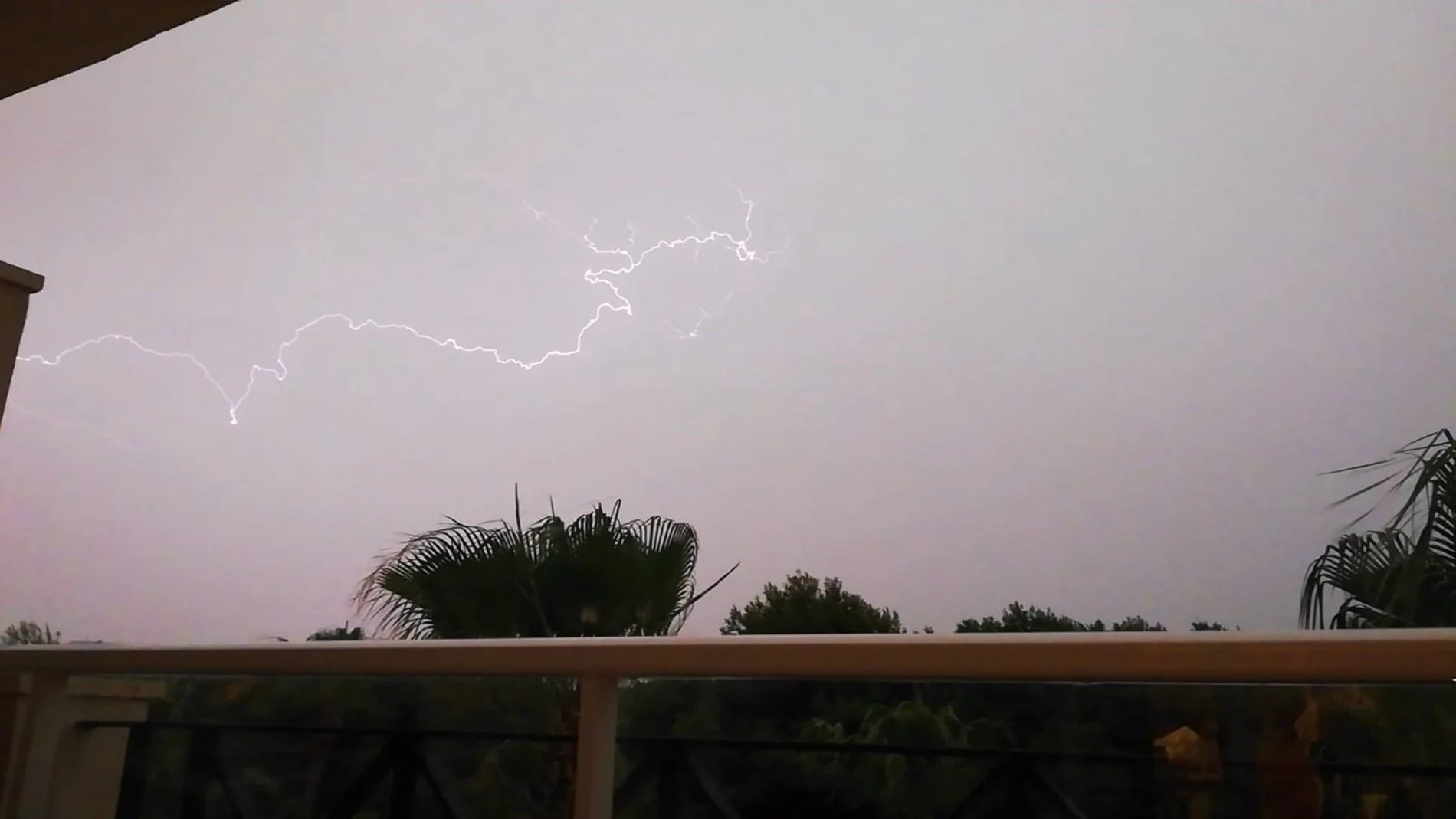 Aviso amarillo por tormentas en la Sierra hasta las 23 horas de este sábado