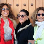  Carmen Flores junto a sus sobrinas, Lolita y Rosario, en una imagen de archivo