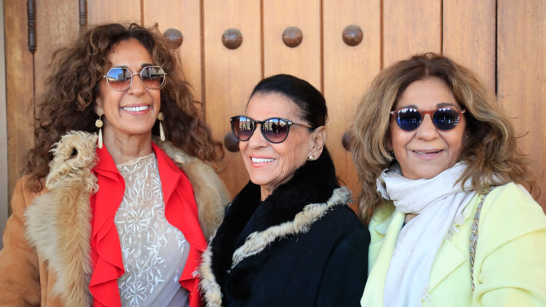 Carmen Flores junto a sus sobrinas, Lolita y Rosario, en una imagen de archivo